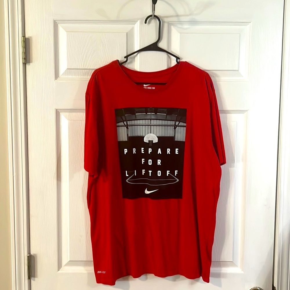 2XL Nike Athletic Cut T-Shirt.